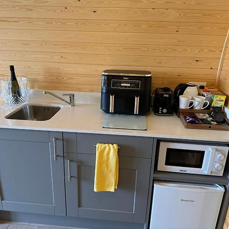 Ffrith Beach Glamping With Hot Tub Hotell Prestatyn Exteriör bild