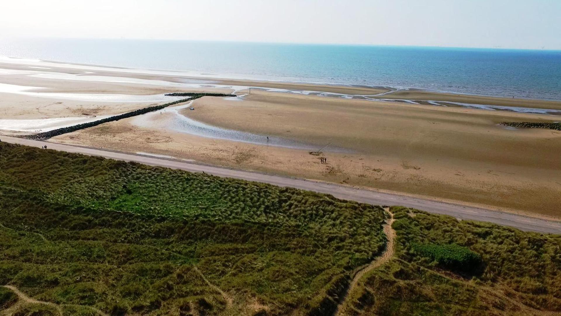 Ffrith Beach Glamping With Hot Tub Hotell Prestatyn Exteriör bild