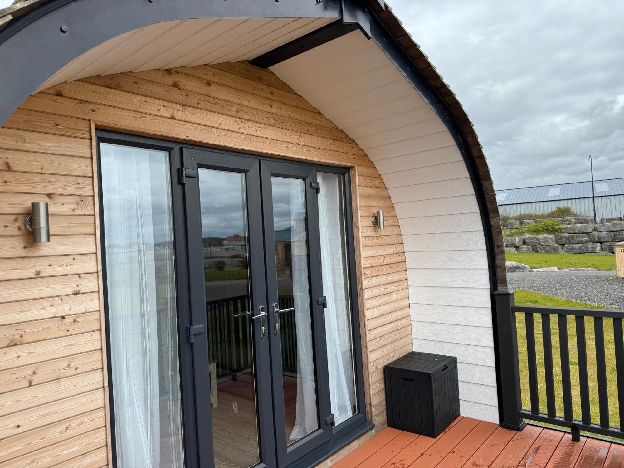 Ffrith Beach Glamping With Hot Tub Hotell Prestatyn Exteriör bild