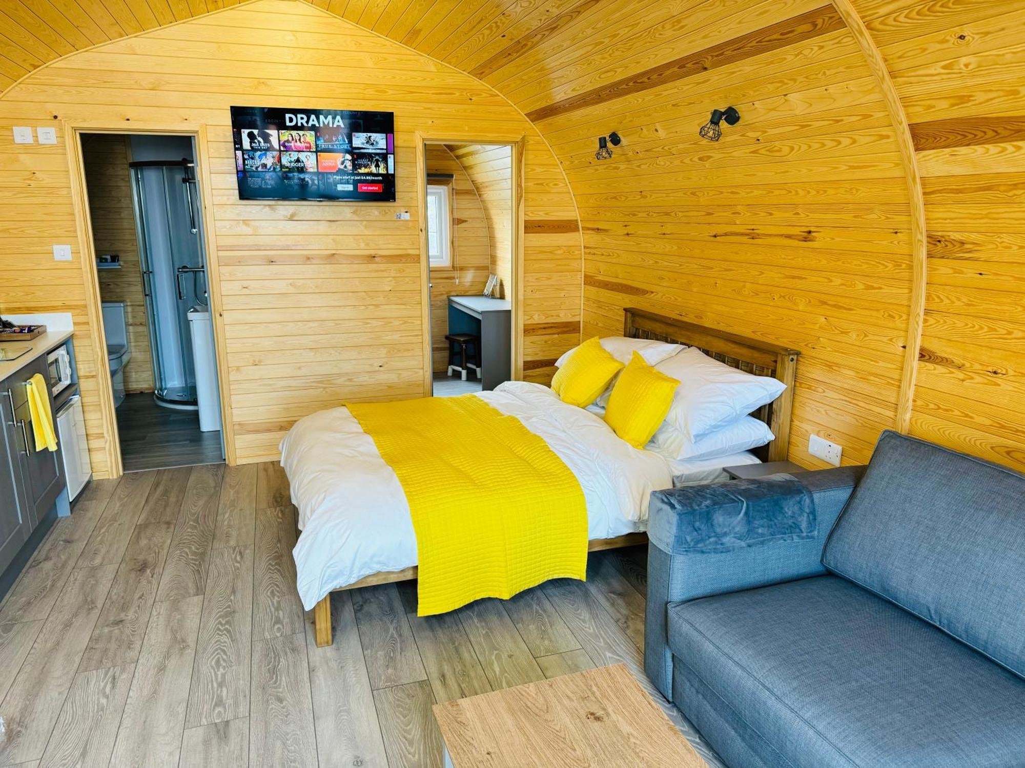 Ffrith Beach Glamping With Hot Tub Hotell Prestatyn Exteriör bild