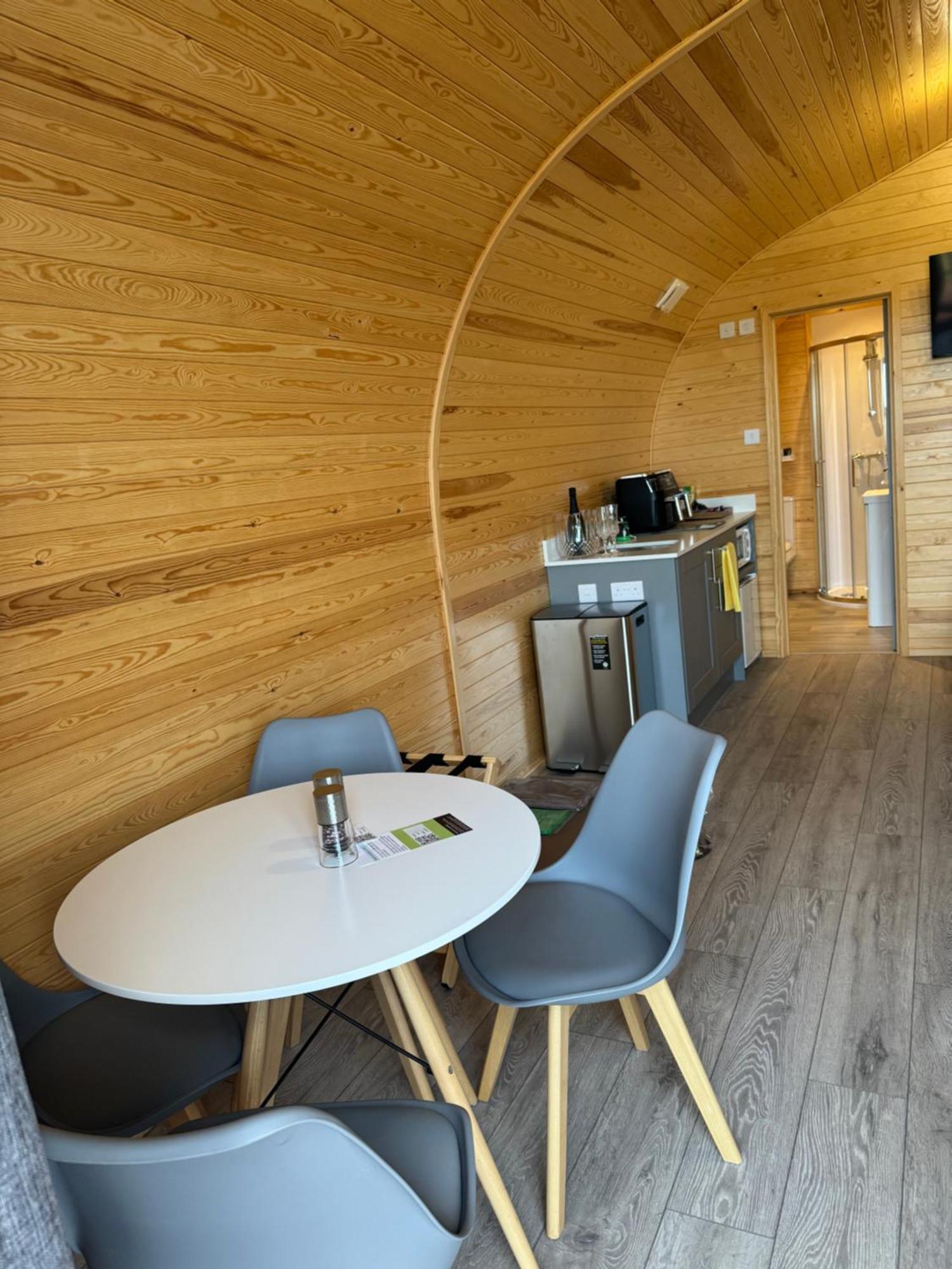 Ffrith Beach Glamping With Hot Tub Hotell Prestatyn Exteriör bild