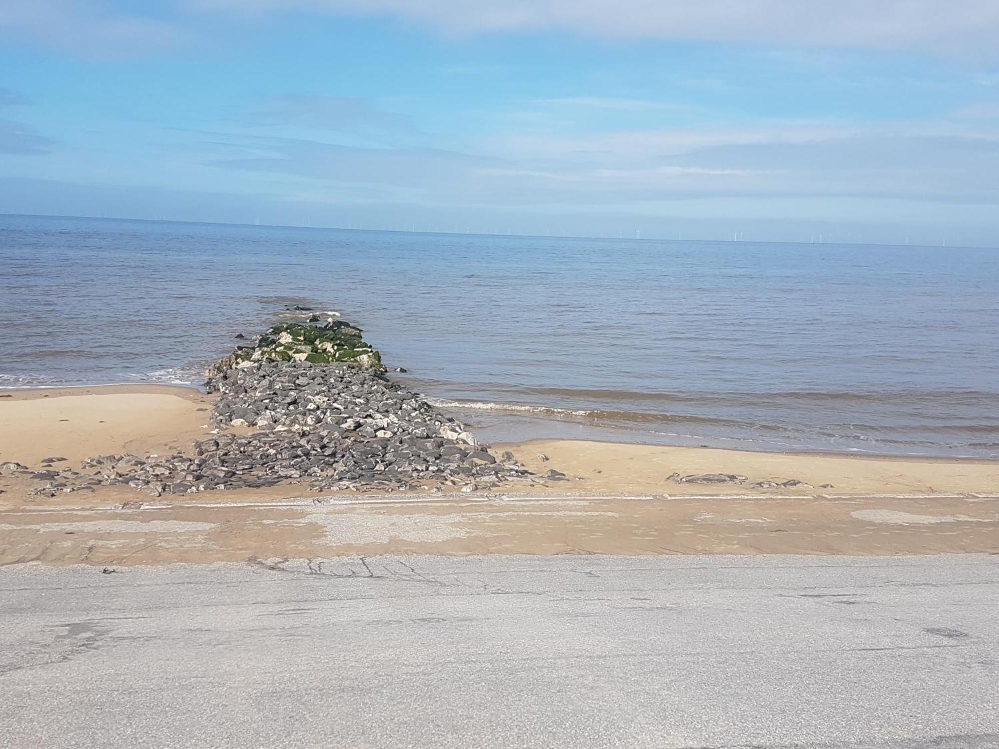 Ffrith Beach Glamping With Hot Tub Hotell Prestatyn Exteriör bild