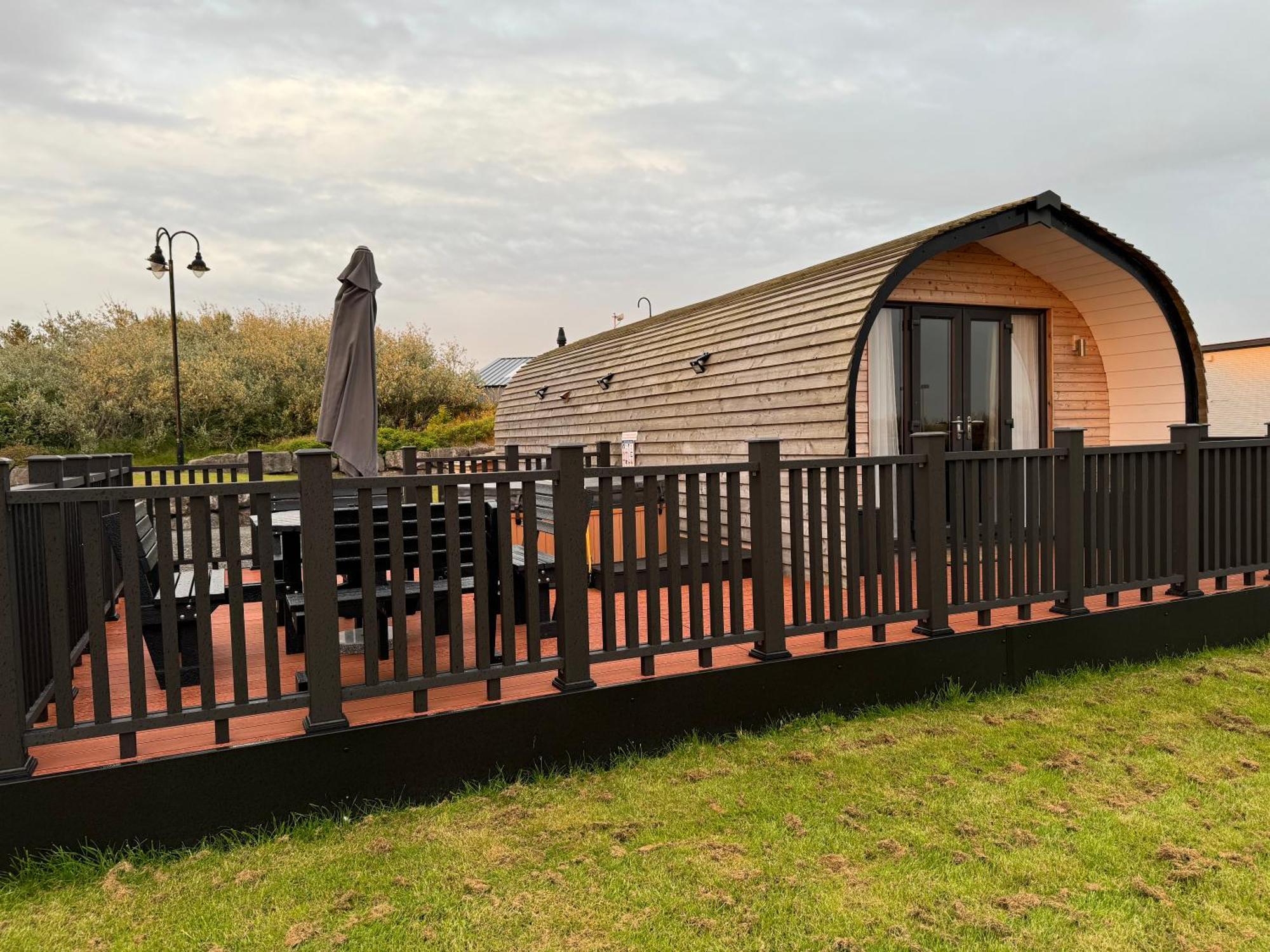 Ffrith Beach Glamping With Hot Tub Hotell Prestatyn Exteriör bild