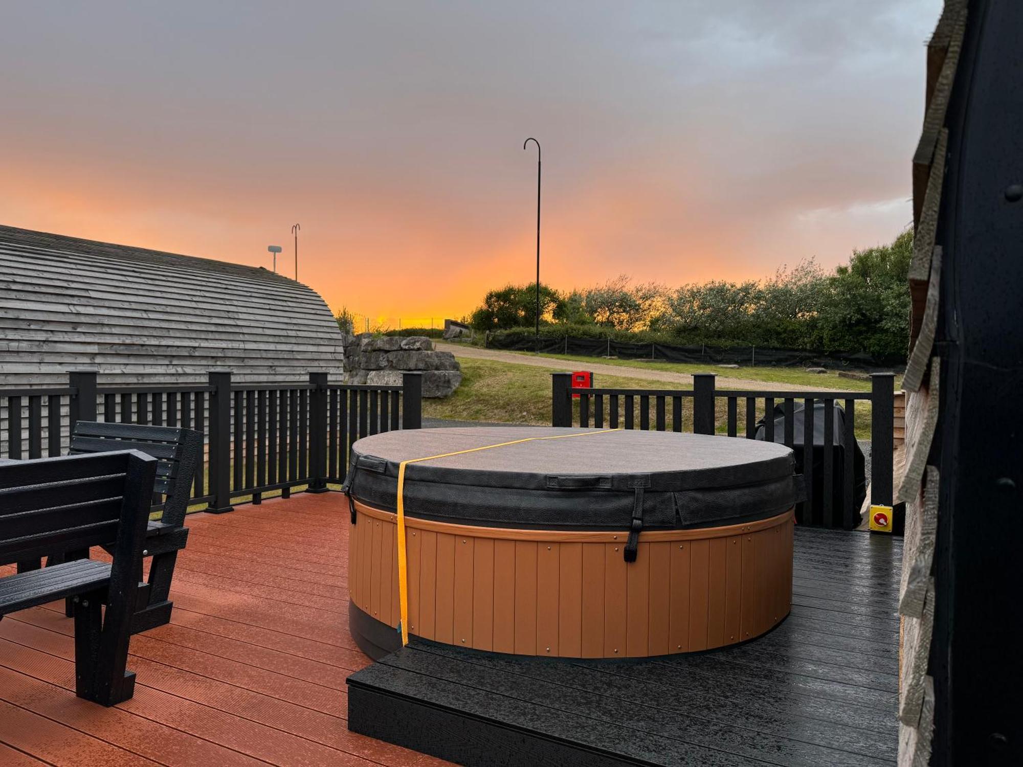 Ffrith Beach Glamping With Hot Tub Hotell Prestatyn Exteriör bild