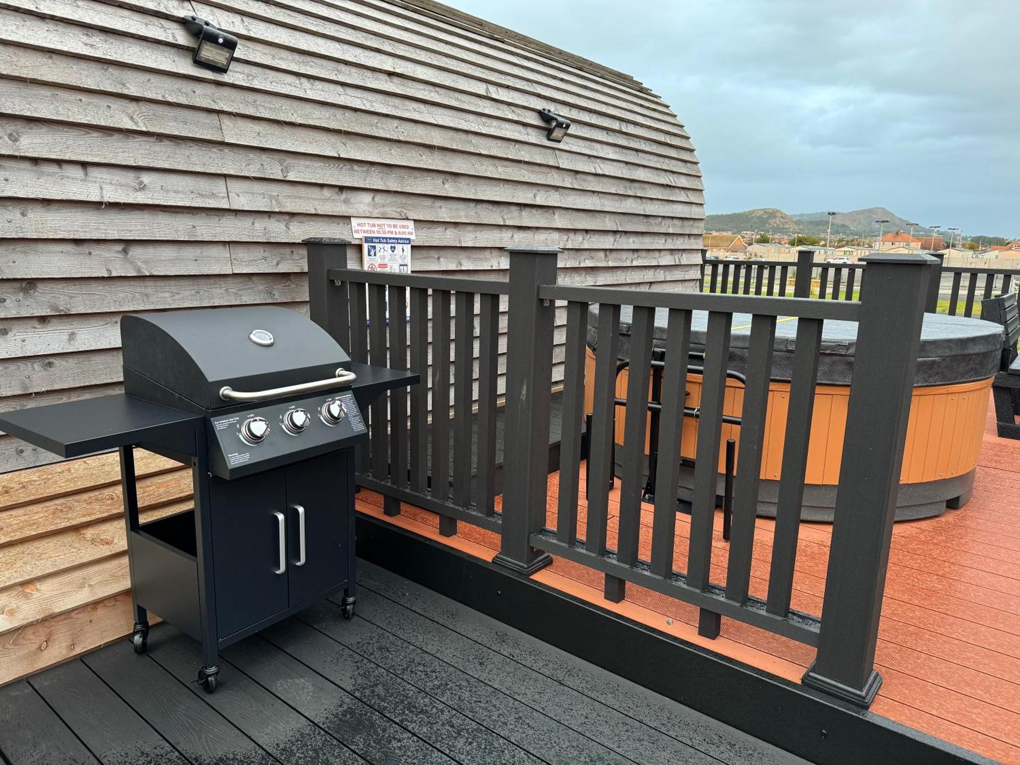 Ffrith Beach Glamping With Hot Tub Hotell Prestatyn Exteriör bild
