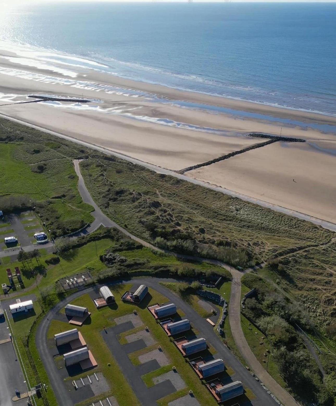 Ffrith Beach Glamping With Hot Tub Hotell Prestatyn Exteriör bild